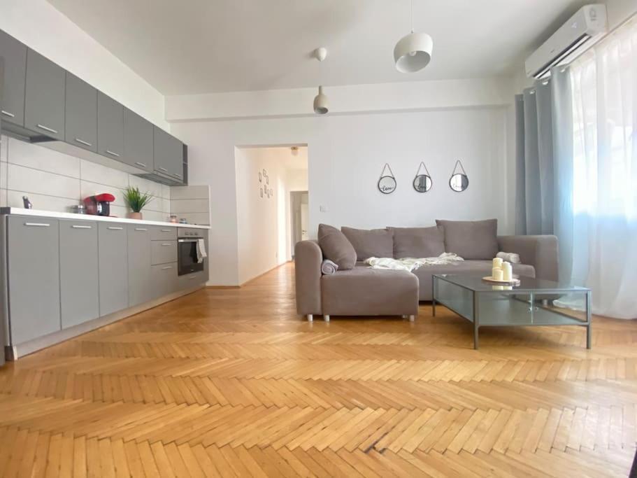 2 Bedroom Apartment With Terrace In City Center Букурещ Екстериор снимка