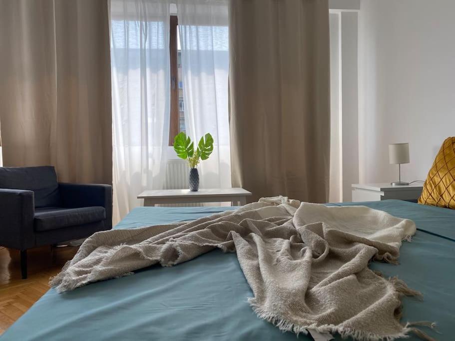 2 Bedroom Apartment With Terrace In City Center Букурещ Екстериор снимка