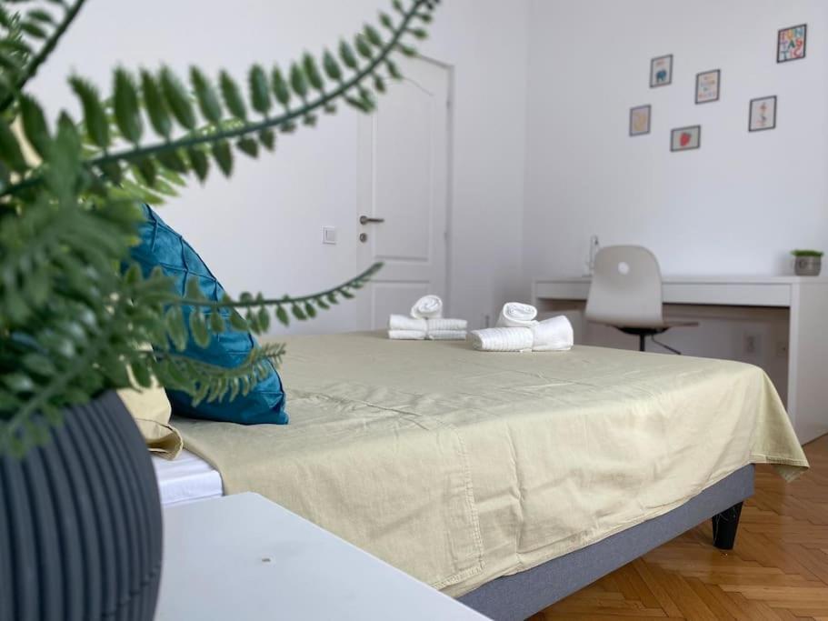 2 Bedroom Apartment With Terrace In City Center Букурещ Екстериор снимка