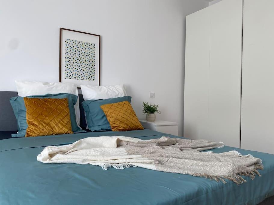 2 Bedroom Apartment With Terrace In City Center Букурещ Екстериор снимка