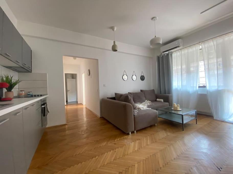 2 Bedroom Apartment With Terrace In City Center Букурещ Екстериор снимка
